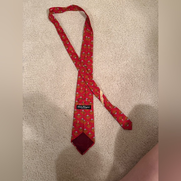 SALVATORE FERRAGAMO 100% Silk Red Horse/Flower Patterned Men’s Neck Tie - Picture 8 of 16